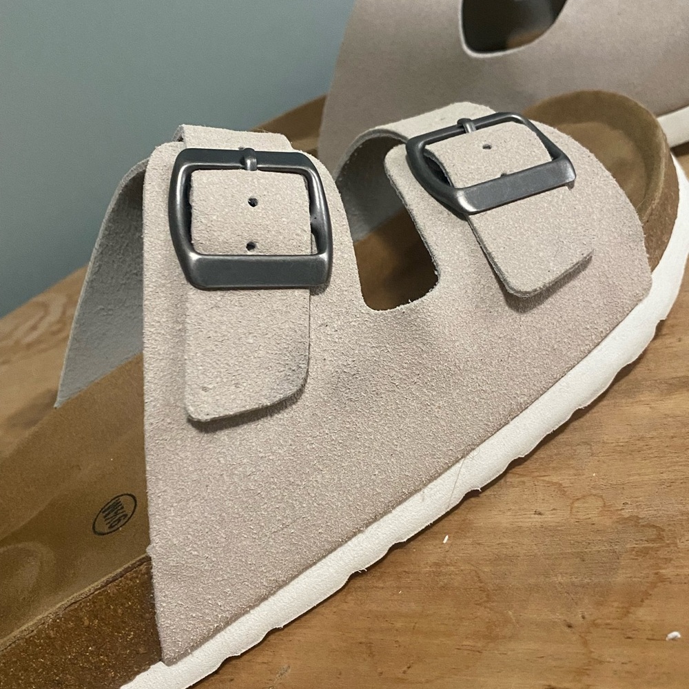 Cushionaire Beige Sandals 9.5 - Picture 3 of 8